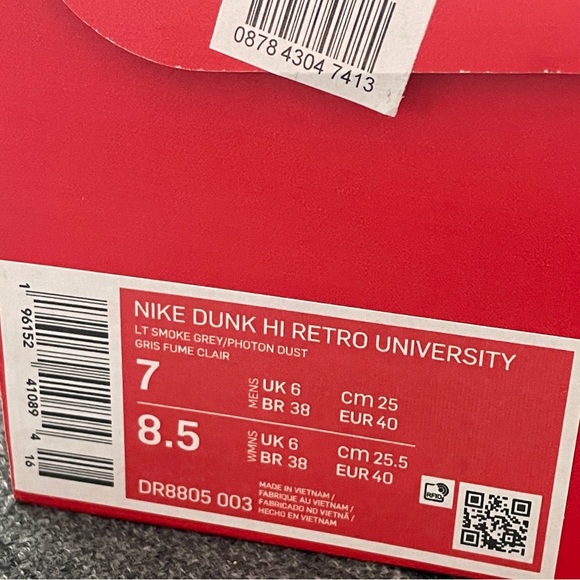 Brand New Nike Dunk Hi Retro University. Men 7/Women’s 81/2 - Picture 2 of 5